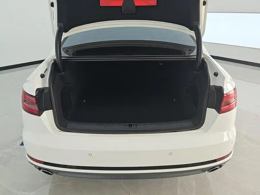 Audi A4L 2018