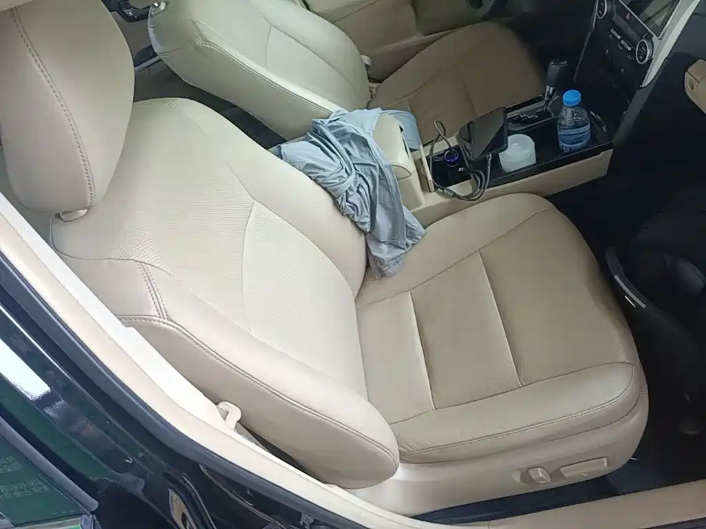 Toyota Camry 2015 — фото 25