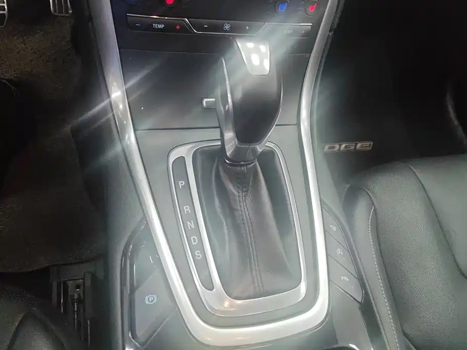 Ford Edge 2017 — фото 16