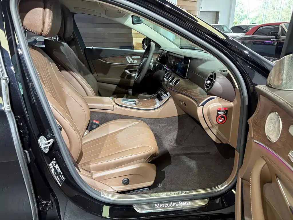 Mercedes-Benz E-Class 2023 — фото 17