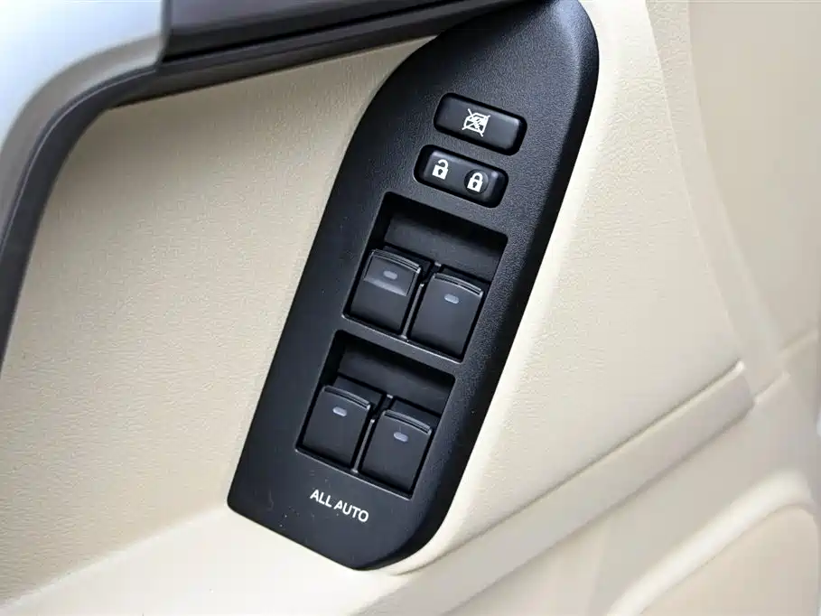 Toyota Prado 2024 — фото 23