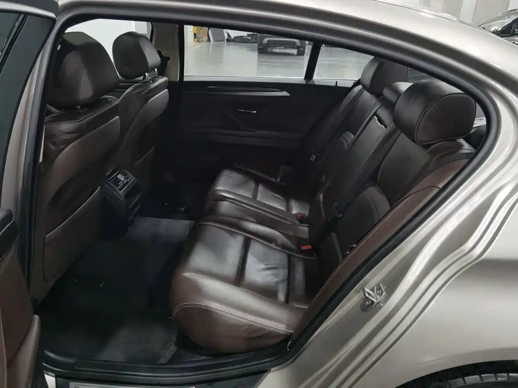 BMW 5 Series 2015 — фото 15