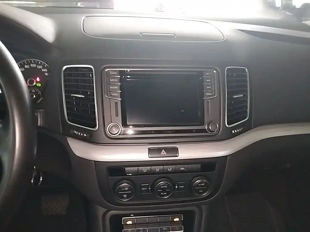 Volkswagen Sharan 2018 — фото 13