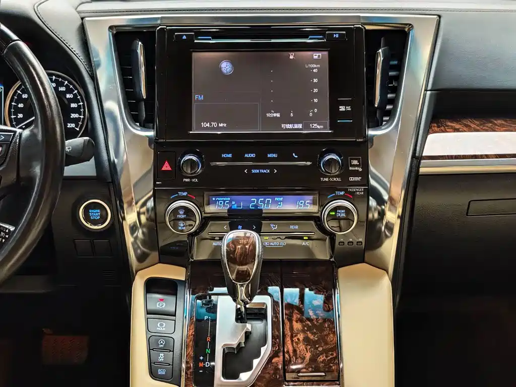 Toyota Alphard 2019 — фото 15