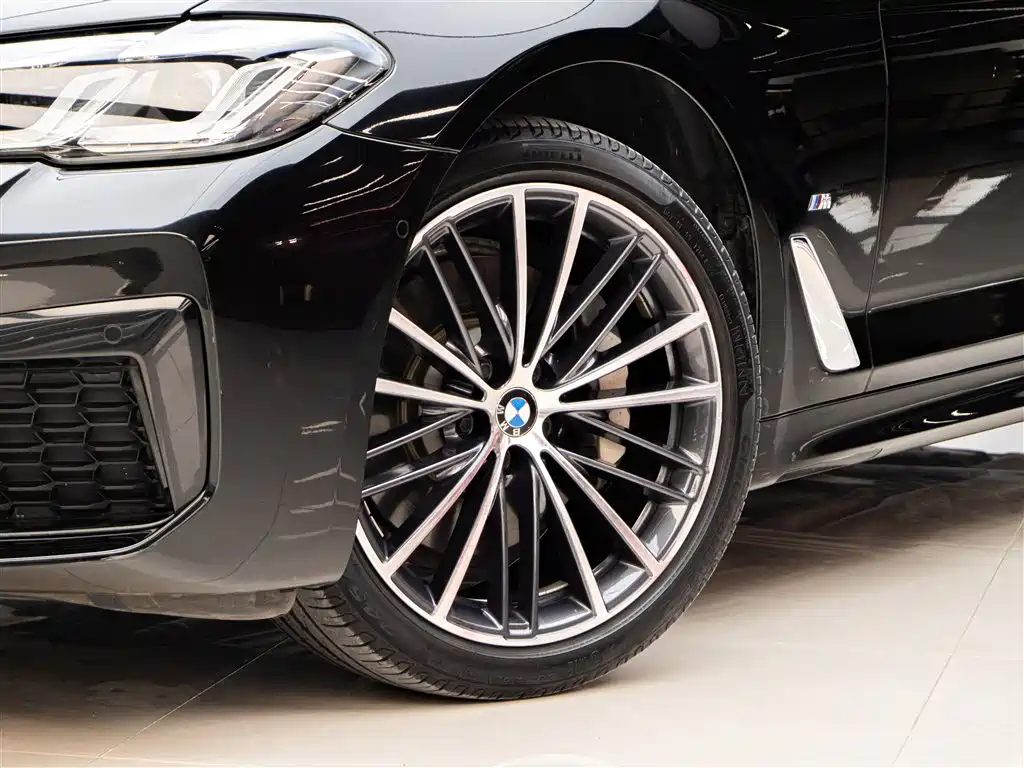 BMW 5 Series 2023 — фото 13