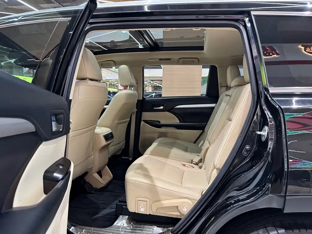 Toyota Highlander 2018 — фото 10