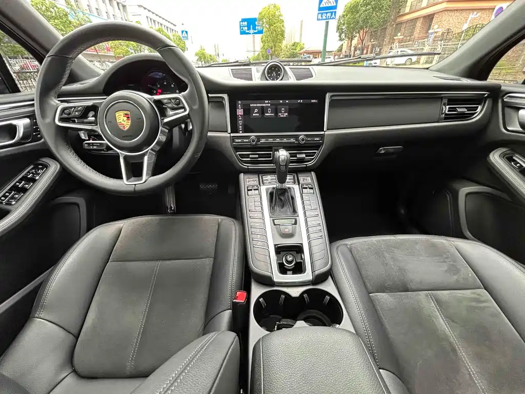 Porsche Macan 2019 — фото 11
