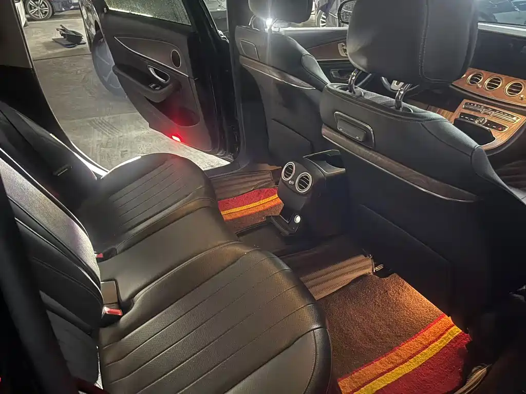 Mercedes-Benz E-Class 2019 — фото 10