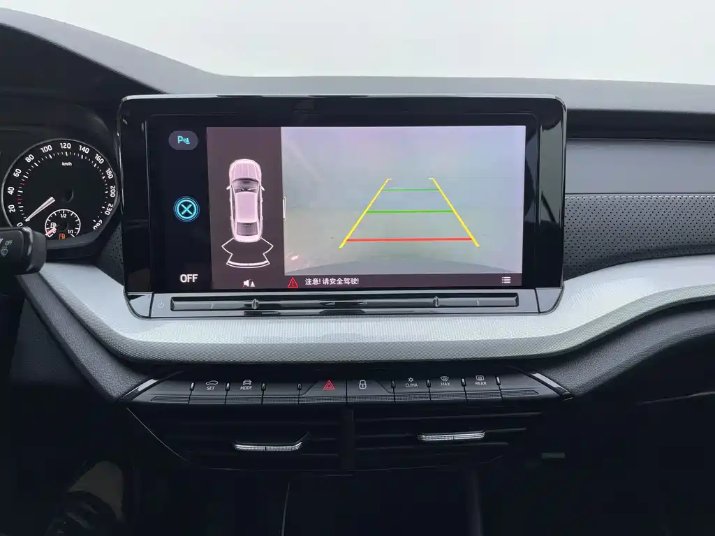 Skoda Octavia 2022 — фото 10