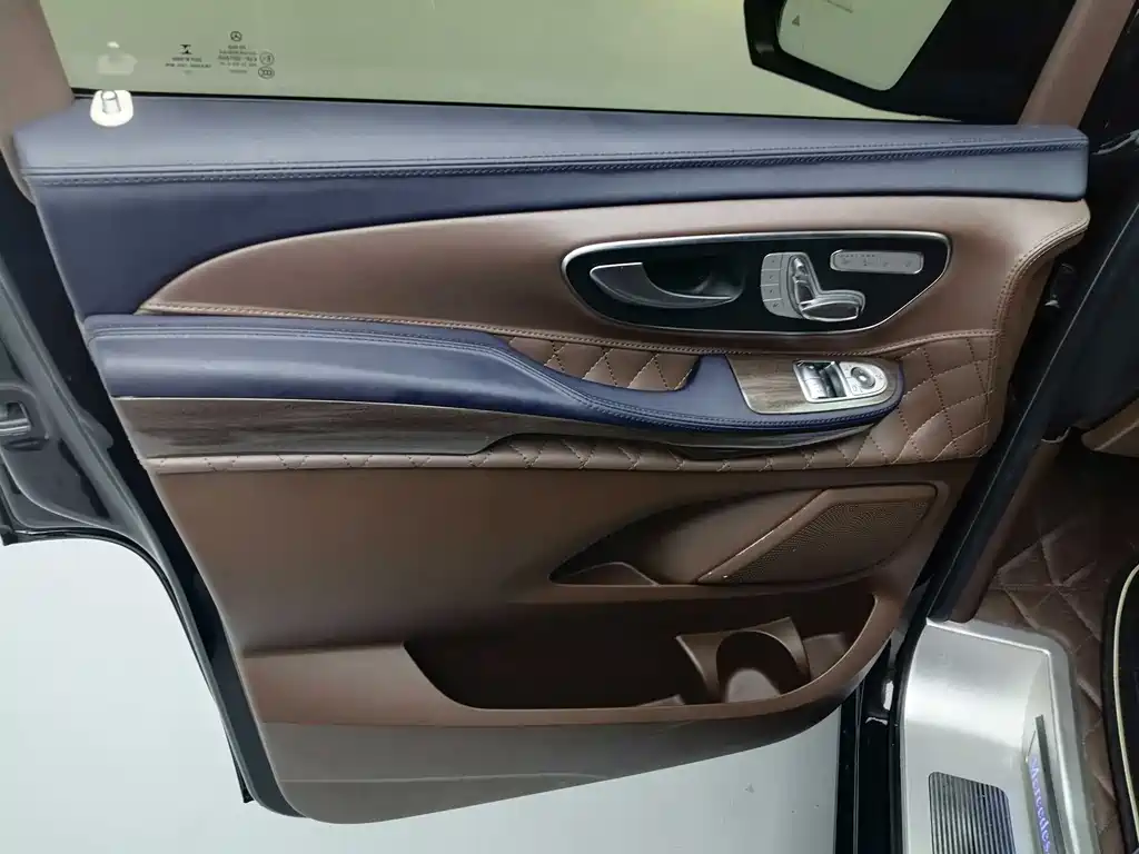 Mercedes-Benz V-Class 2021 — фото 14