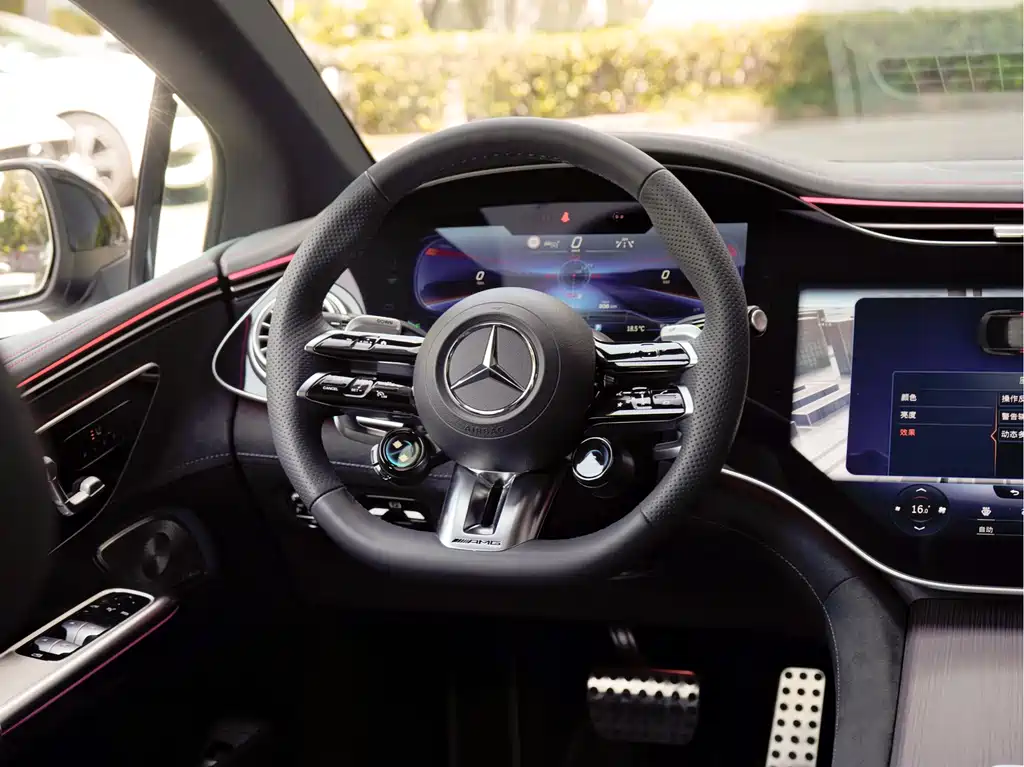 Mercedes-Benz EQE AMG 2024 — фото 18
