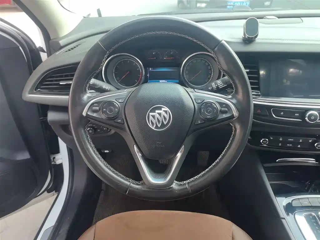 Buick Regal 2018 — фото 11
