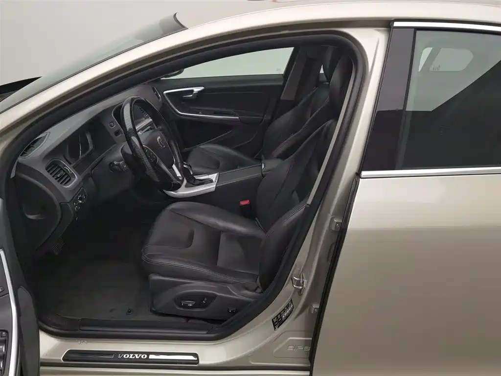 Volvo S60 2017 — фото 10