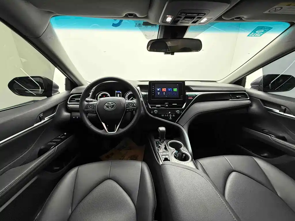 Toyota Camry 2023 — фото 12