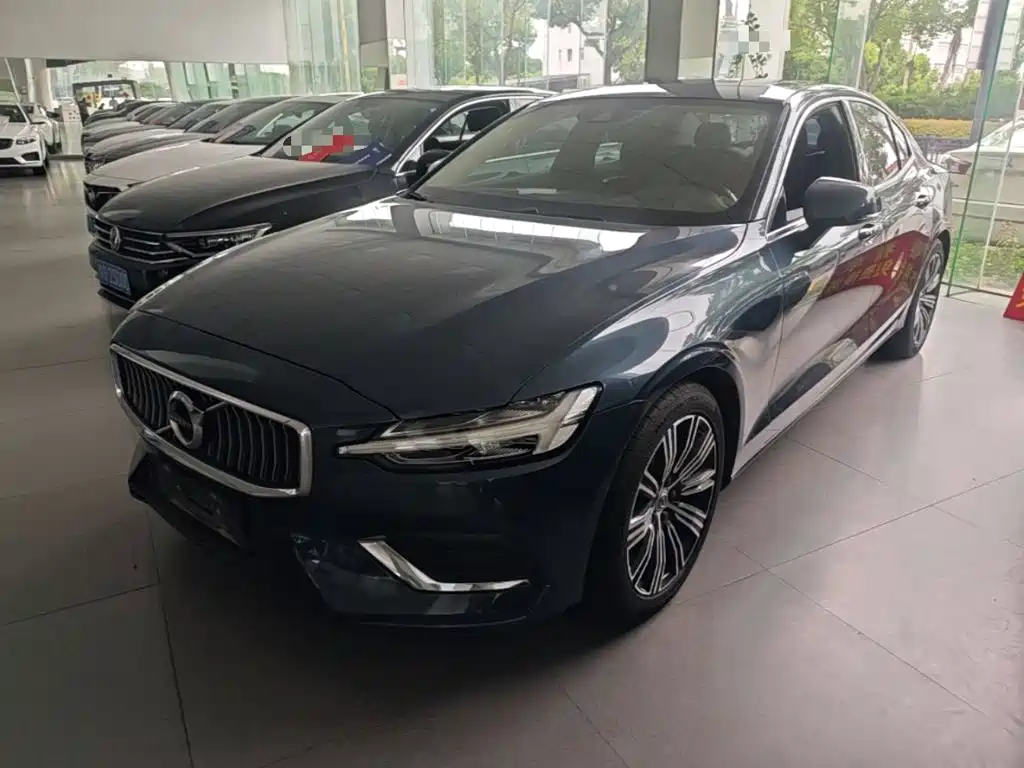 Volvo S60 2022 — фото 1