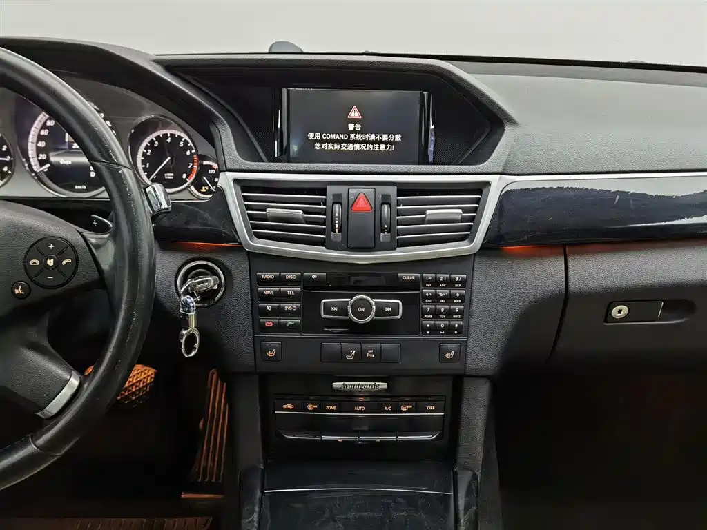 Mercedes-Benz E-Class 2013 — фото 12