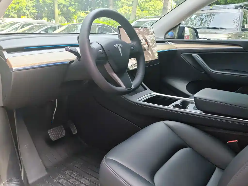Tesla Model Y 2023 — фото 10