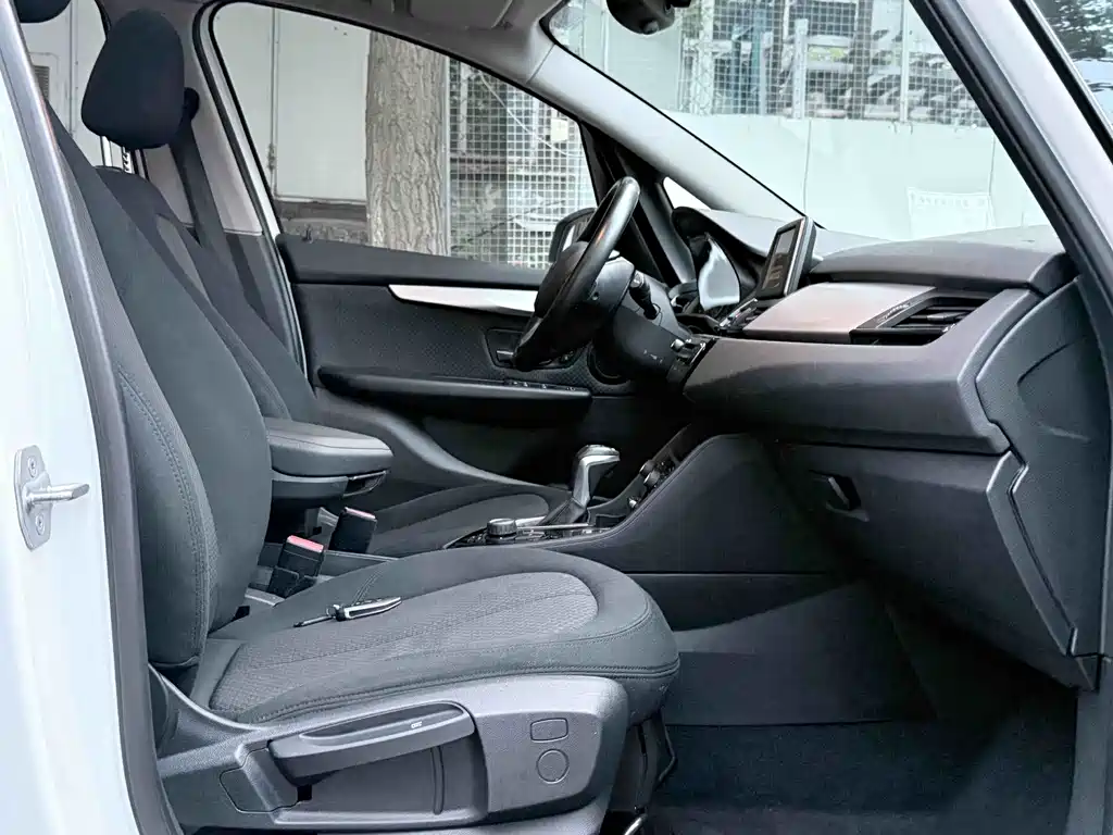 BMW 2 Series Gran Tourer 2017 — фото 13