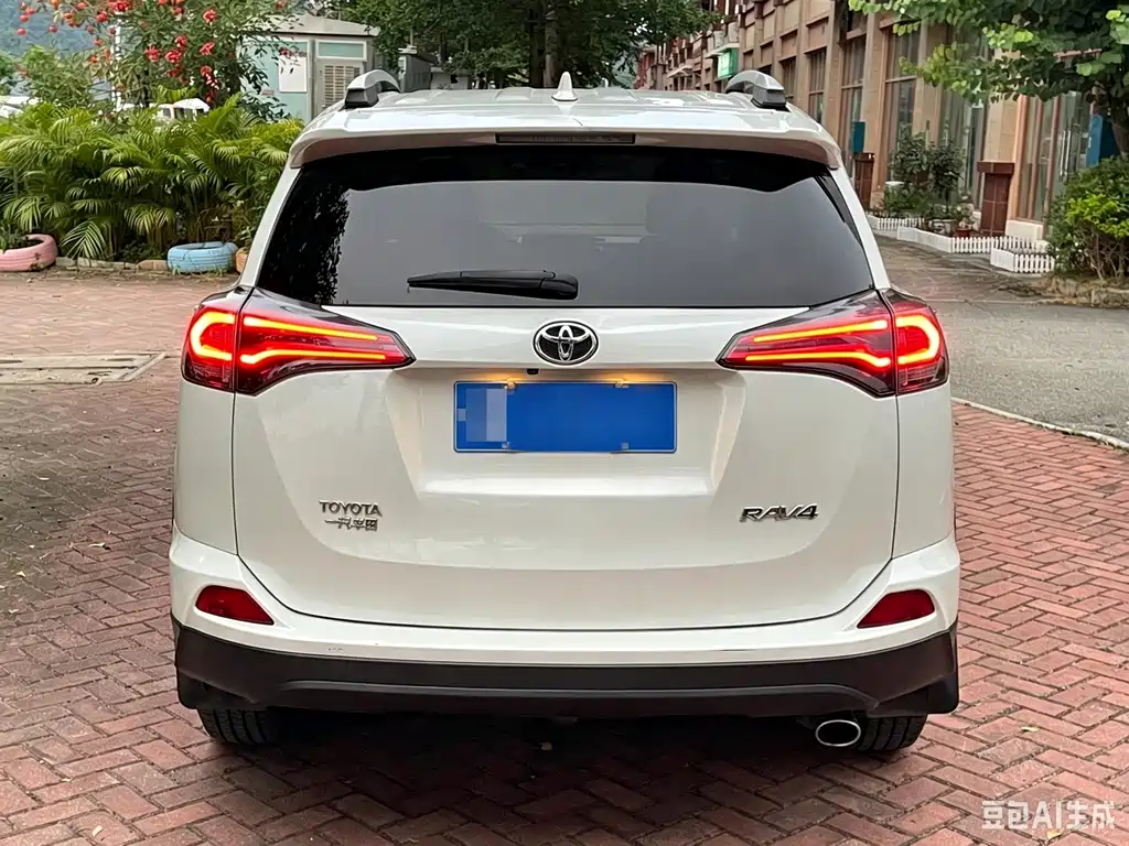 Toyota RAV4 2017 — фото 5