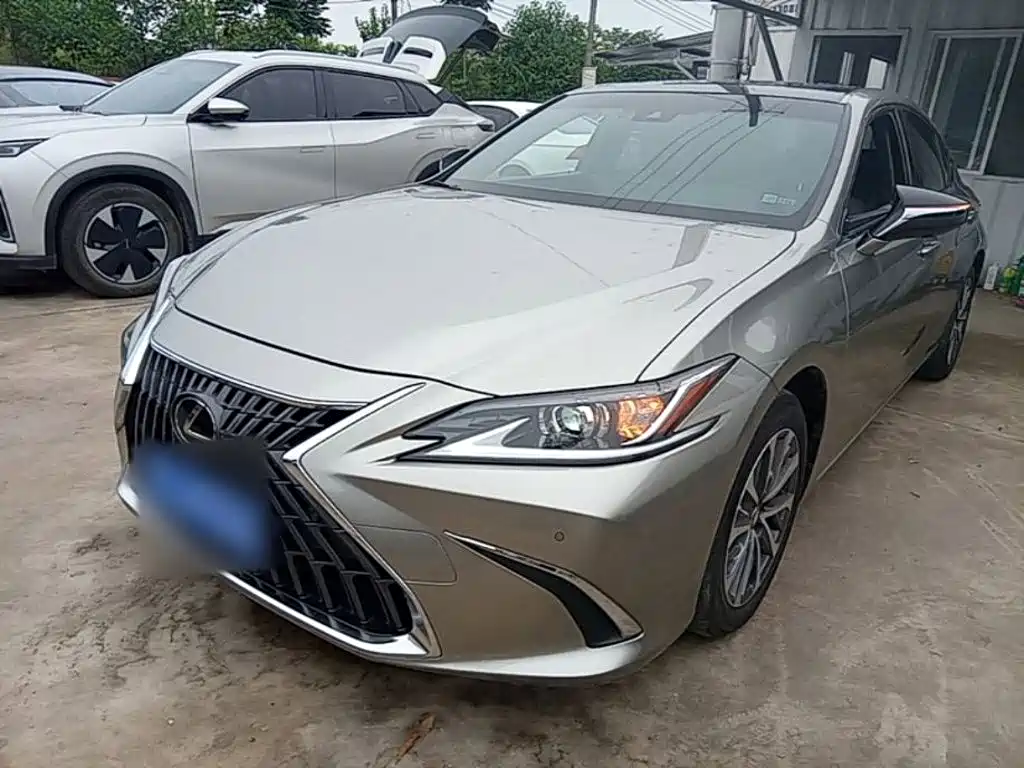 Lexus ES 2023 — фото 1