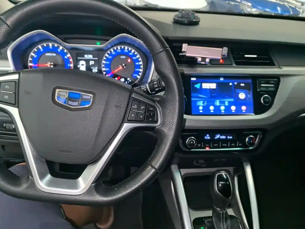 Geely Vision X3 2018 — фото 10