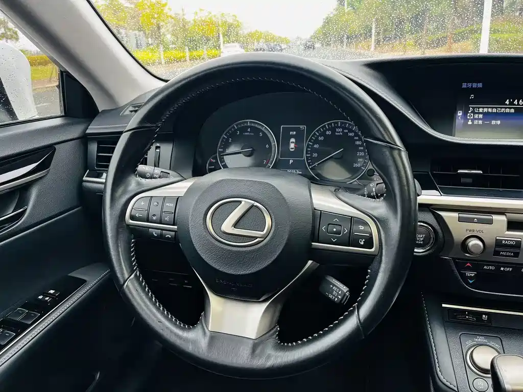 Lexus ES 2018 — фото 8