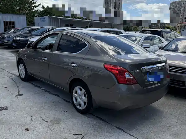 Nissan Sunny 2011