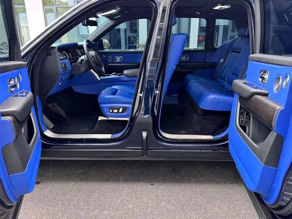 Rolls-Royce Cullinan 2019 — фото 8