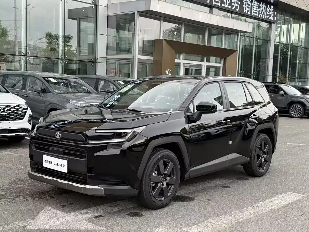 Toyota RAV4 — фото 1