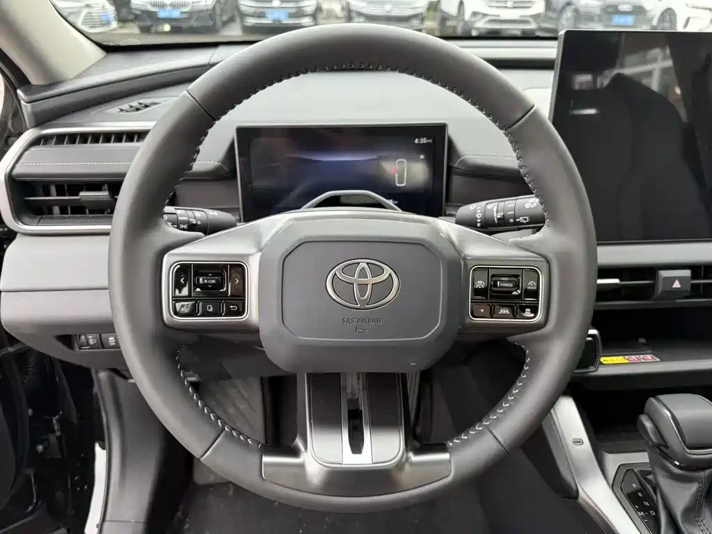 Toyota RAV4 — фото 4