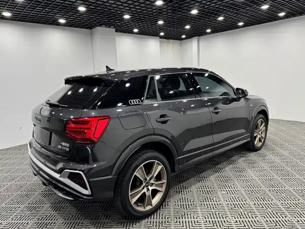 Audi Q2L 2023