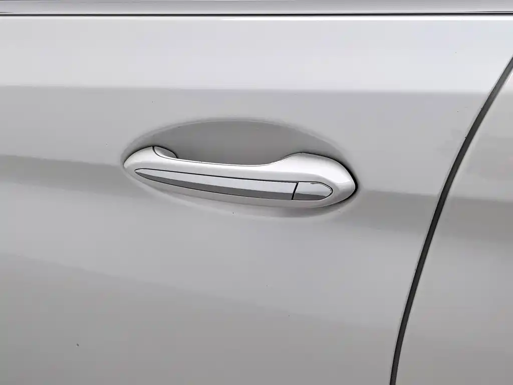 BMW 5 Series 2018 — фото 18