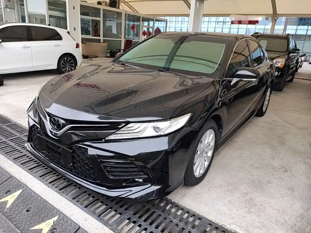 Toyota Camry 2019 — фото 2