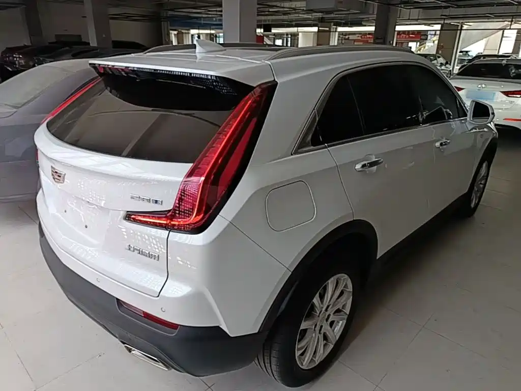 Cadillac XT4 2022 — фото 7