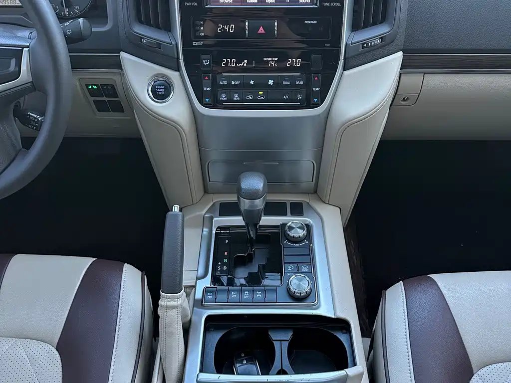 Toyota Land Cruiser 2019 — фото 9
