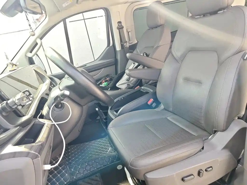 Ford Tourneo 2023 — фото 8
