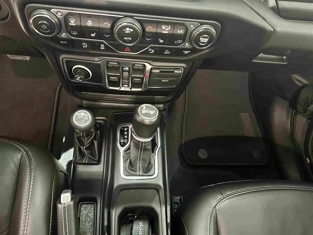 Jeep Wrangler 2020 — фото 10