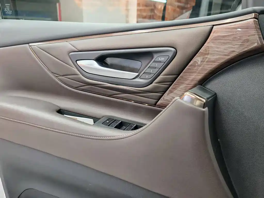 Toyota Alphard 2025 — фото 10