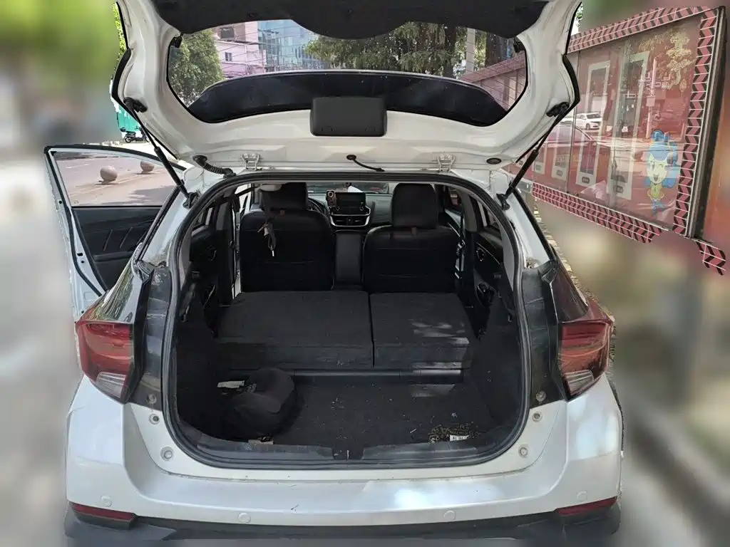 Toyota Yaris L 2021 — фото 10