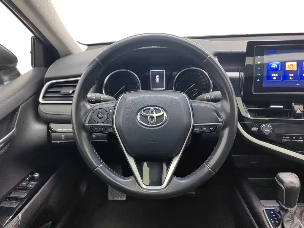 Toyota Camry 2022 — фото 11