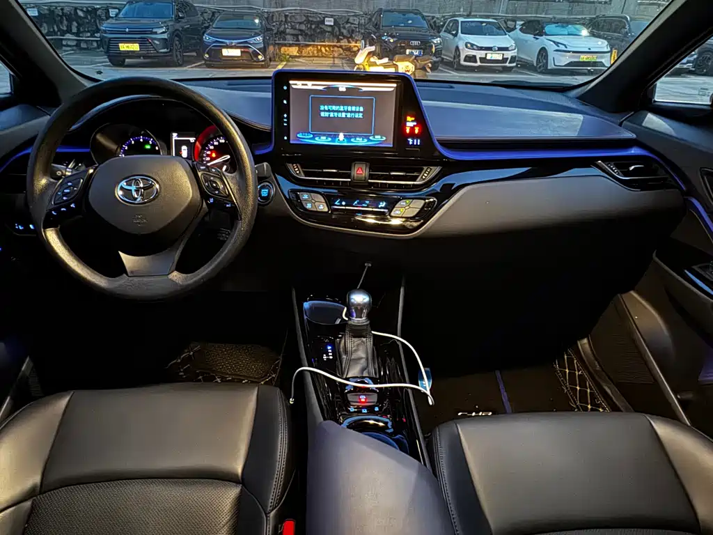 Toyota C-HR 2021 — фото 11
