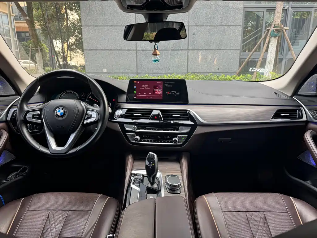 BMW 5 Series 2018 — фото 18