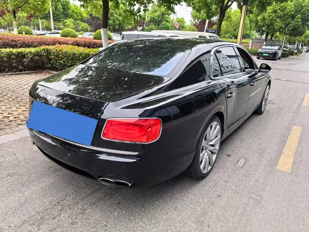 Bentley Flying Spur 2018 — фото 12