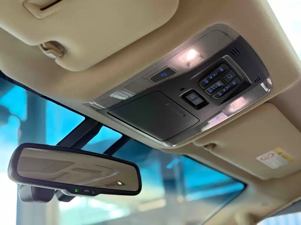 Toyota Alphard 2018 — фото 13