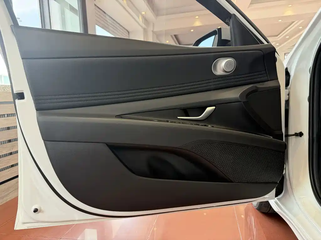 Hyundai Elantra 2023