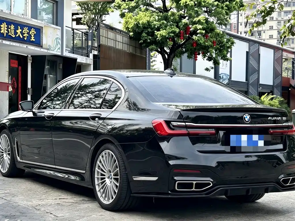 BMW 7 Series 2017 — фото 8
