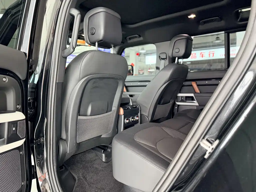 Land Rover Defender 2024 — фото 10