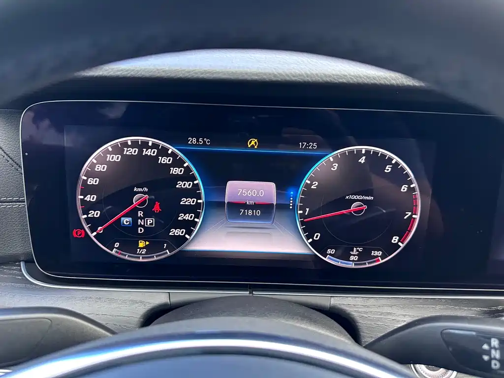Mercedes-Benz E-Class 2018 — фото 11
