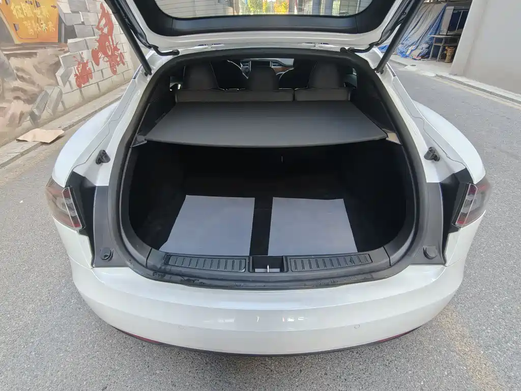 Tesla Model S 2017 — фото 12