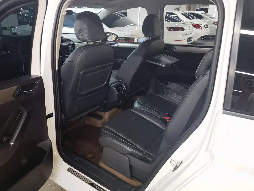 Volkswagen Touran 2019 — фото 20